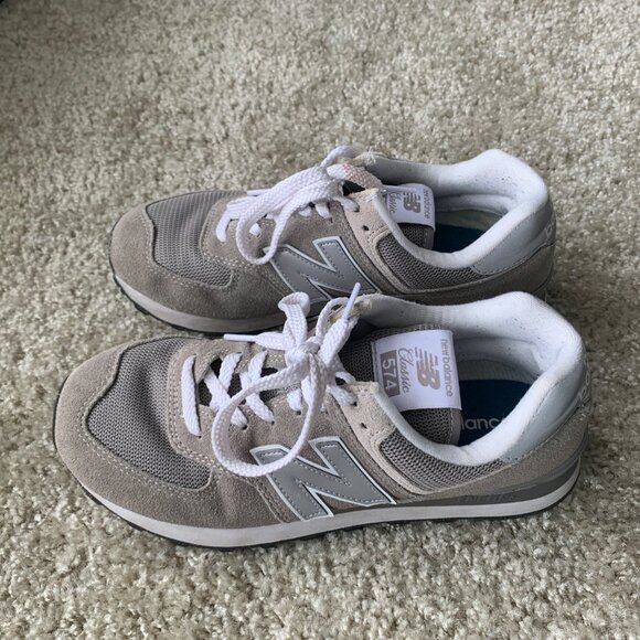 New Balance Classics 574 Core Sneakers in Grey/White, Size 9 Womens - Picture 3 of 6